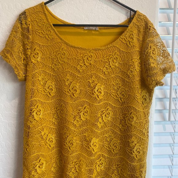 Tops - Embroidered eyelet top